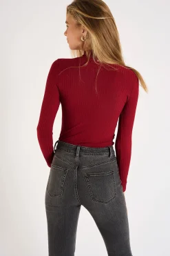 T-shirt Rood ODALIS TORRES